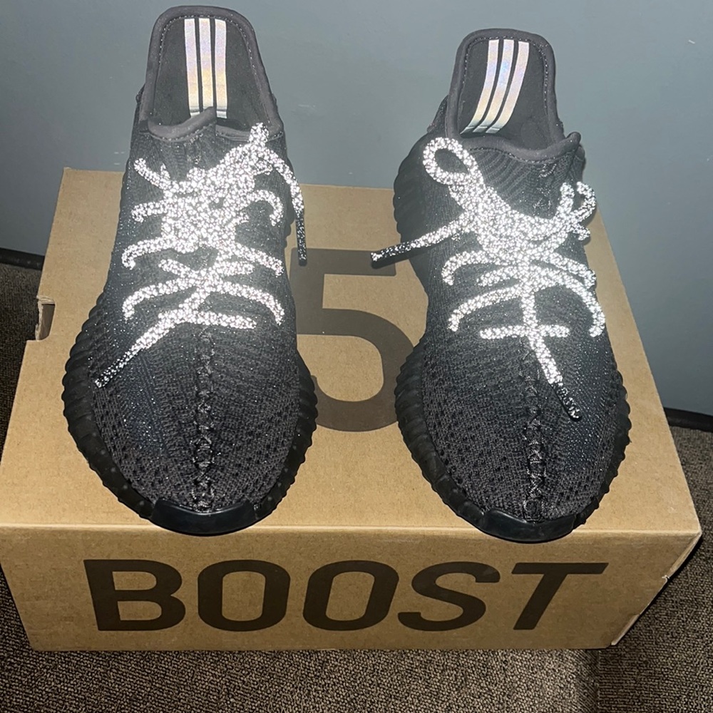 Black Yeezys boost 350 v2